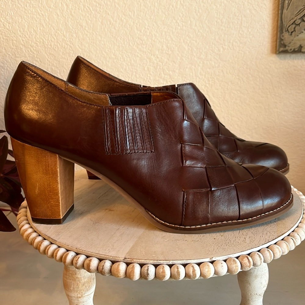 Zodiac USA leather woven upper wooden heel size 10 brown